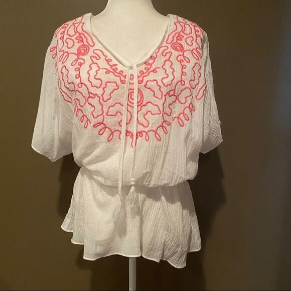 Hayden Embroidered Top - Picture 2 of 11